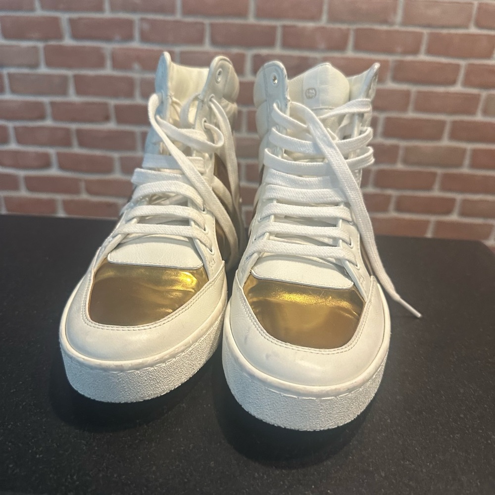 GUCCI
Leather Printed Sneakers